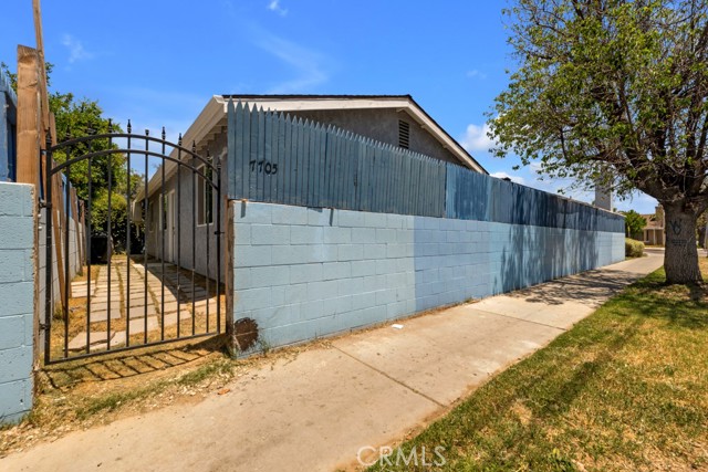 Detail Gallery Image 25 of 61 For 7701 Baird Ave, Reseda,  CA 91335 - – Beds | – Baths