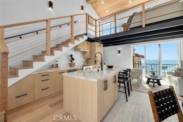 555 Esplanade, Redondo Beach CA: https://media.crmls.org/medias/516d78ae-9686-485b-ad66-ae9f96c768f3.jpg