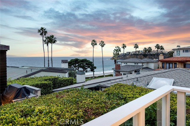 Detail Gallery Image 2 of 38 For 32 Emerald Bay, Laguna Beach,  CA 92651 - 3 Beds | 3/1 Baths