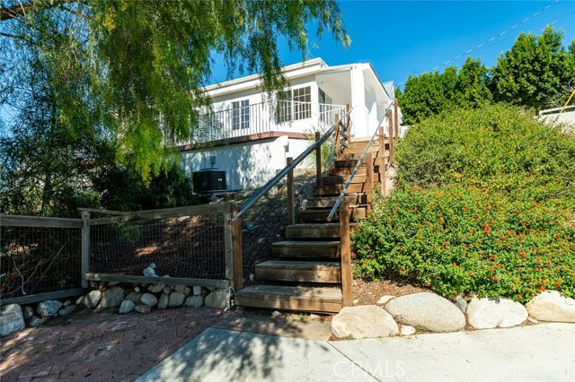 10161 Foothill Boulevard, Sylmar CA: https://media.crmls.org/medias/516dcb46-e346-4905-bc64-1a7dc22c0136.jpg