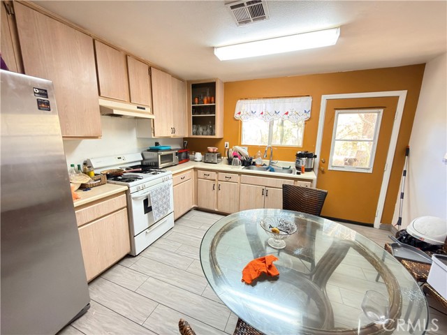 Detail Gallery Image 4 of 7 For 32904 Navajo, Cathedral City,  CA 92234 - 4 Beds | 2 Baths