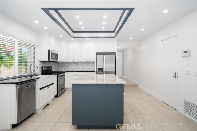 3701 S Ross Street, Santa Ana CA: https://media.crmls.org/medias/516f08cc-103f-40c8-8d0a-7579dad02bd2.jpg