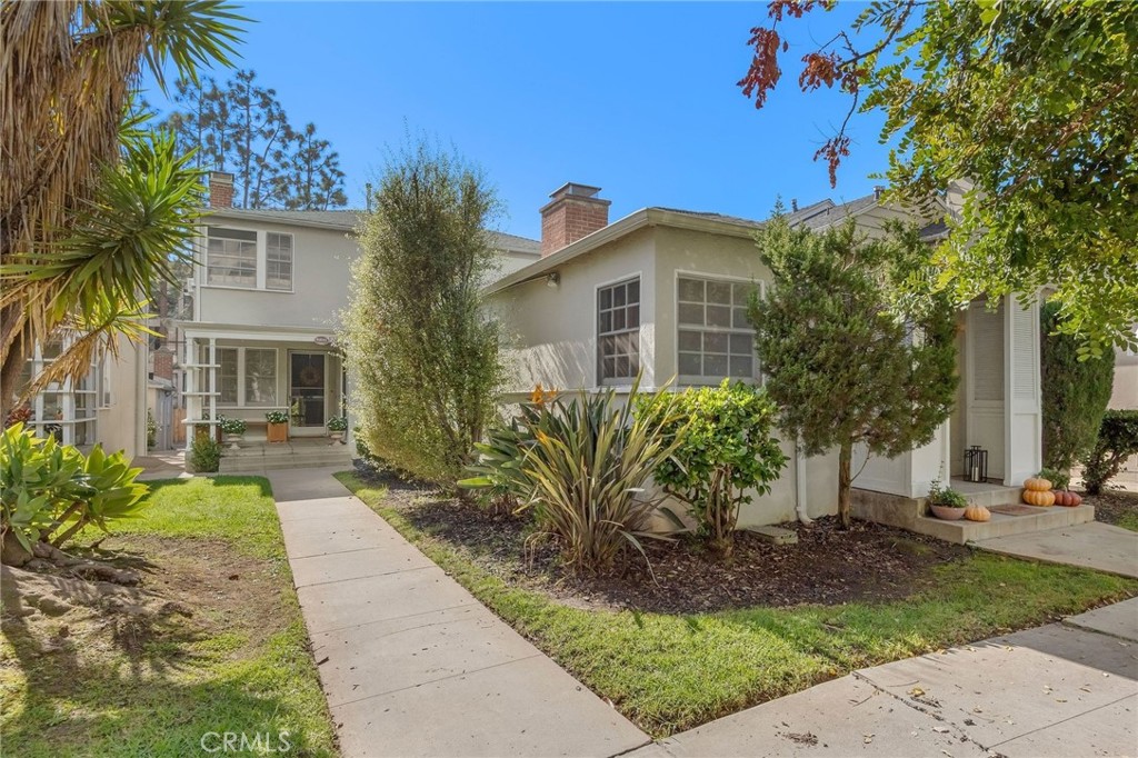 Quadruplex at 10372 Ashton Avenue