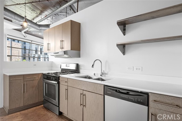 530 Molino Street, Los Angeles CA: https://media.crmls.org/medias/516f5b37-3e37-4fdd-abd3-d74ffe94cc1b.jpg