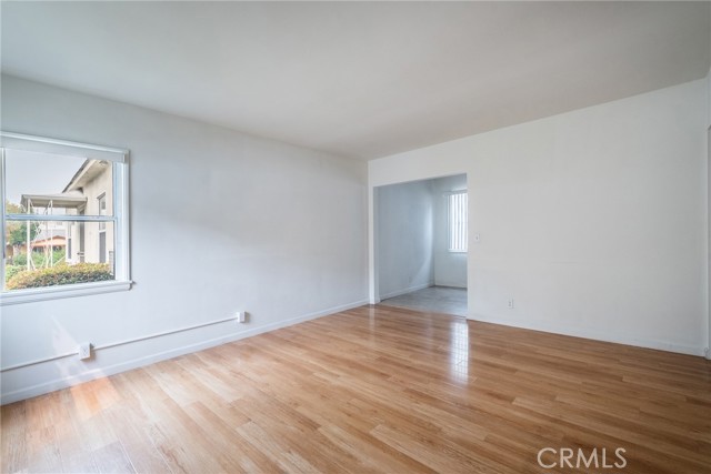 705 E California Avenue, Glendale CA: https://media.crmls.org/medias/516f81cc-f7a5-45eb-a530-167ae35ed0a9.jpg