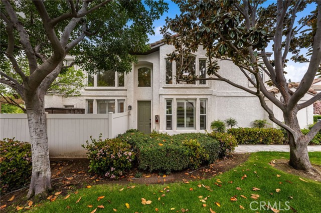 Detail Gallery Image 3 of 38 For 2130 Almeria St #101,  Corona,  CA 92879 - 3 Beds | 2/1 Baths