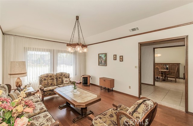 Detail Gallery Image 5 of 50 For 7355 N Pacific Ave, Fresno,  CA 93711 - 4 Beds | 3 Baths