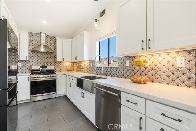 29123 Thousand Oaks Blvd, C photo 10