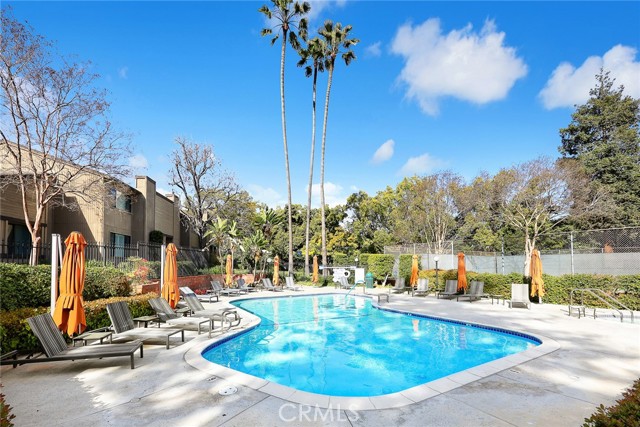242 N Orange Grove Boulevard, Pasadena CA: https://media.crmls.org/medias/51715413-70e3-4709-8a06-aa9b9ae6b40b.jpg