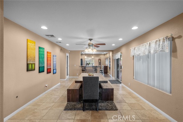 Detail Gallery Image 4 of 31 For 40139 15th, Palmdale,  CA 93551 - 3 Beds | 3 Baths