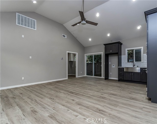 Detail Gallery Image 7 of 22 For 13940 Brightwell Ave, Paramount,  CA 90723 - 2 Beds | 2 Baths