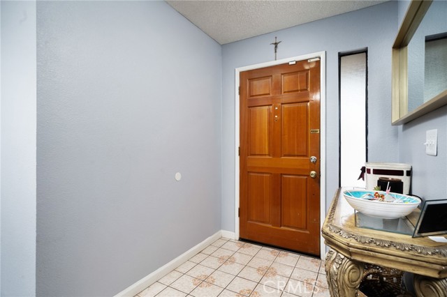 13745 Bel Air Drive, Victorville CA: https://media.crmls.org/medias/5172d1ef-a151-4b1c-aa77-bae8606f9114.jpg