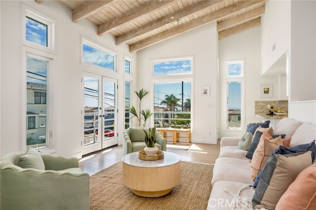 927 6th Street, Hermosa Beach CA: https://media.crmls.org/medias/51730f4d-eb9e-4448-afcd-9b037303bf92.jpg