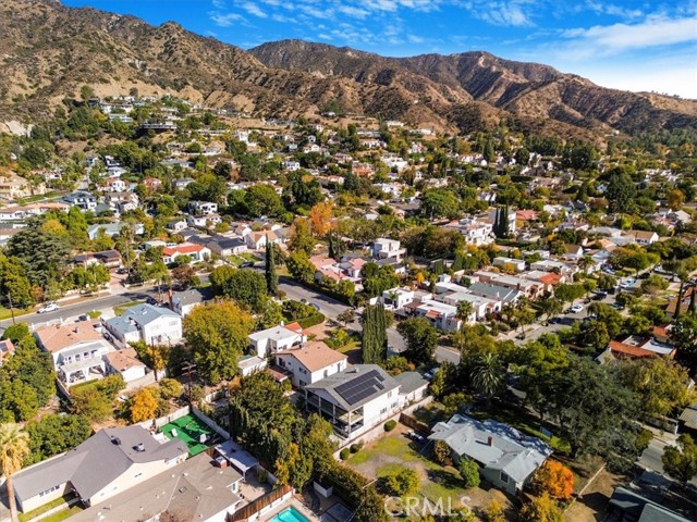 Detail Gallery Image 5 of 74 For 1531 E Alameda Ave, Burbank,  CA 91501 - 3 Beds | 3 Baths