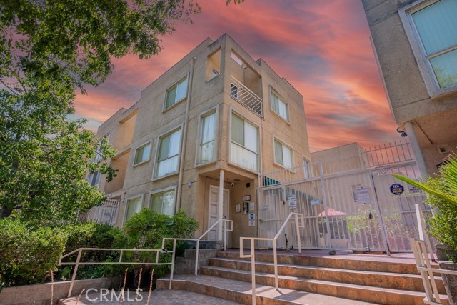 110 W Maple Street, Glendale CA: https://media.crmls.org/medias/51746d4f-4fc6-4f0a-a017-09110145c447.jpg