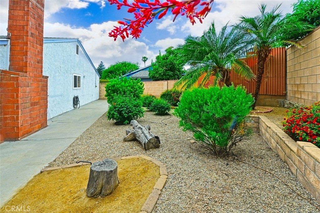 https://media.crmls.org/medias/517502b1-1387-4593-b589-9b97ec92417f.jpg?preset=X-Large