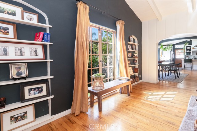 Detail Gallery Image 9 of 44 For 4437 Farmdale, Studio City,  CA 91602 - 3 Beds | 3 Baths