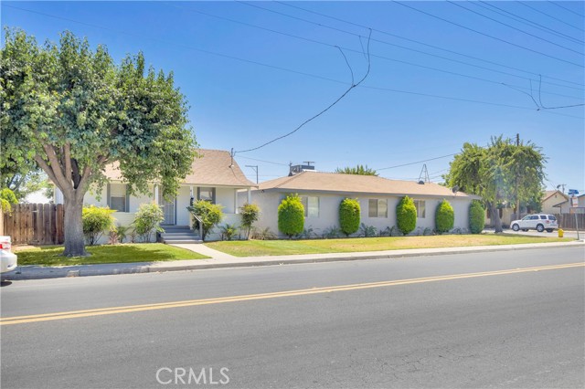 135 S Alfred Street, Coalinga CA: https://media.crmls.org/medias/51761572-df24-490a-82f7-af2c8e80ab1d.jpg
