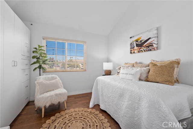 409 Utica Avenue, Huntington Beach CA: https://media.crmls.org/medias/51764bb1-662b-4db9-9e5d-41741d31dc9c.jpg
