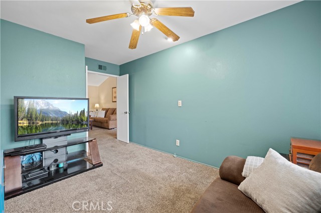 Detail Gallery Image 15 of 32 For 28004 Lakehurst Ave, Canyon Country,  CA 91351 - 4 Beds | 2 Baths