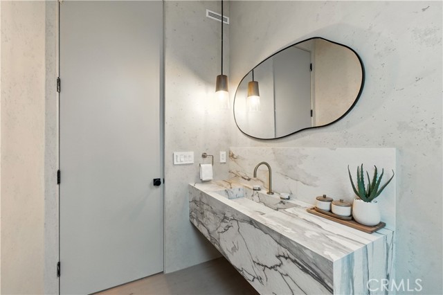 16728 Morrison Street, Encino CA: https://media.crmls.org/medias/5176d539-9f02-4d7a-95c0-77411e373574.jpg