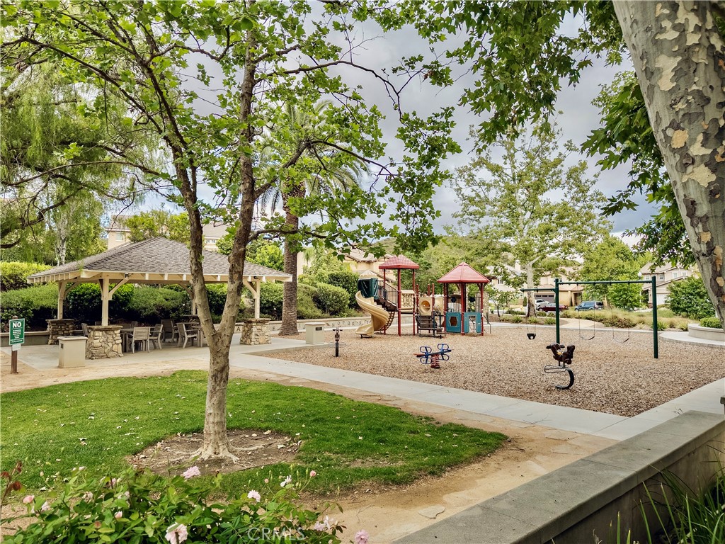 https://media.crmls.org/medias/51770d18-93d6-4e2f-9fa7-db0b018b8563.jpg?preset=X-Large
