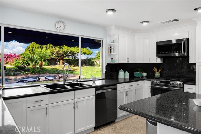 Detail Gallery Image 18 of 53 For 7230 Sarsaparilla Dr, Corona,  CA 92881 - 4 Beds | 3 Baths