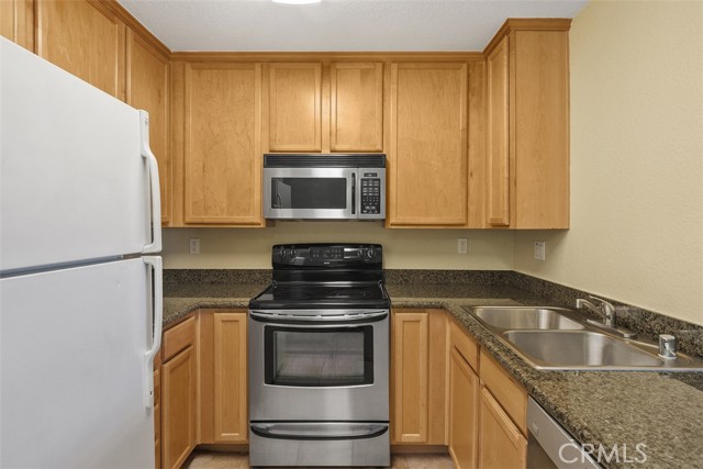 2400 San Gabriel Way, Corona CA: https://media.crmls.org/medias/5178d146-c800-4d68-9f97-6c1f3b05c68f.jpg