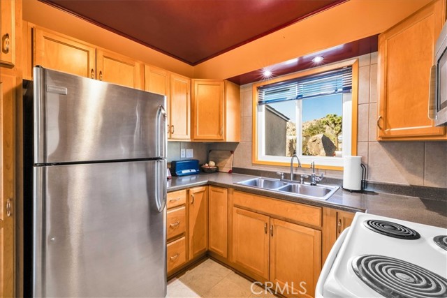 8427 Rock Haven Road, Joshua Tree CA: https://media.crmls.org/medias/5179514f-d752-4b24-8cdd-b00eab9d0401.jpg