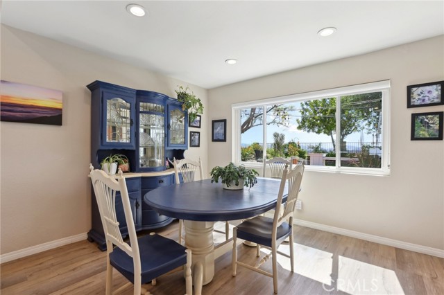 Detail Gallery Image 7 of 47 For 27959 Palmetto Ridge Dr, Valencia,  CA 91354 - 4 Beds | 2/1 Baths