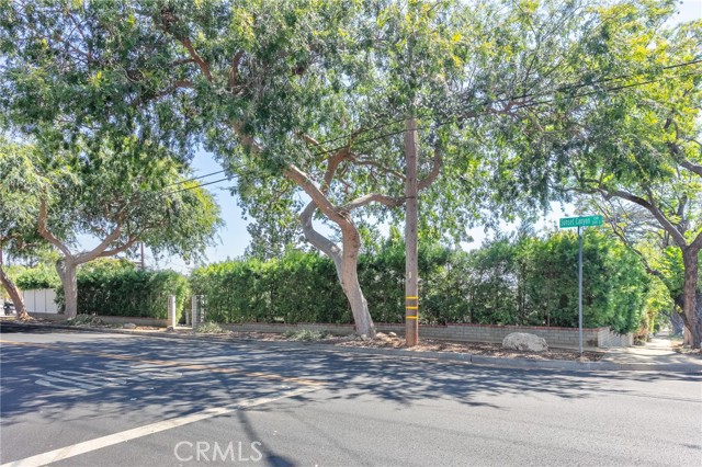 Detail Gallery Image 3 of 30 For 301 S Sunset Canyon Dr, Burbank,  CA 91501 - 3 Beds | 1/1 Baths