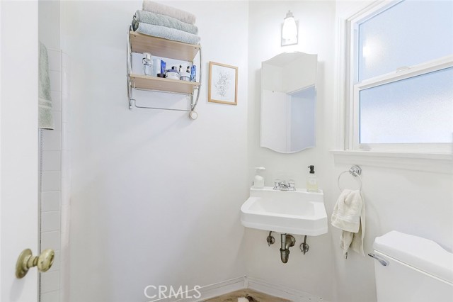 Detail Gallery Image 8 of 32 For 15439 Hart St, Van Nuys,  CA 91406 - 2 Beds | 2 Baths