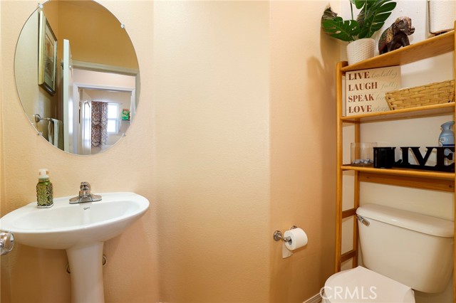 Detail Gallery Image 17 of 38 For 44232 Sunmist Ct, Lancaster,  CA 93535 - 5 Beds | 2/1 Baths