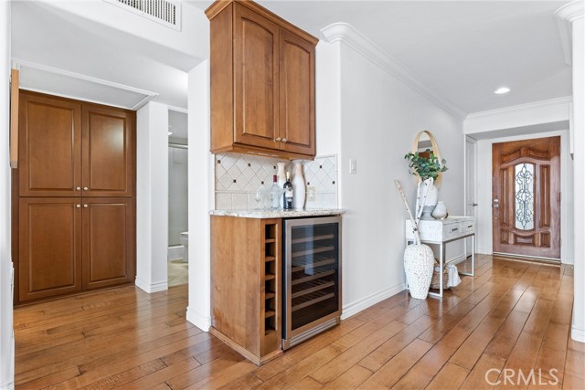 201 Bay Shore Avenue, Long Beach CA: https://media.crmls.org/medias/517c9a0b-6623-42f7-b18e-de4e25ab665e.jpg