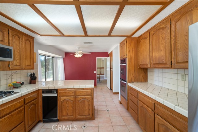 520 Woodland Hills Drive, Escondido CA: https://media.crmls.org/medias/517cc1d4-5810-4989-a4d8-e91311c178f7.jpg