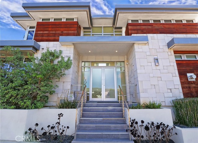 Entryway on Poinsettia Ave.