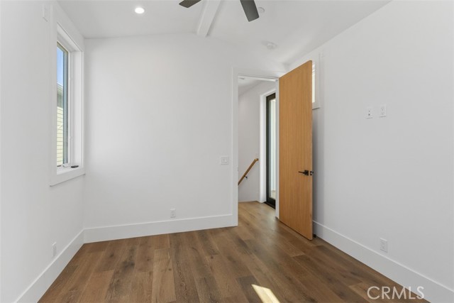 515 1/2 Jasmine, Corona del Mar CA: https://media.crmls.org/medias/517d2f55-f3d2-4d5e-9b4d-8b3b11a74f06.jpg