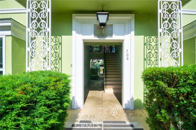 706 Brent, South Pasadena CA: https://media.crmls.org/medias/517e7b71-1a46-4ec3-938e-910d8bf1d7c8.jpg