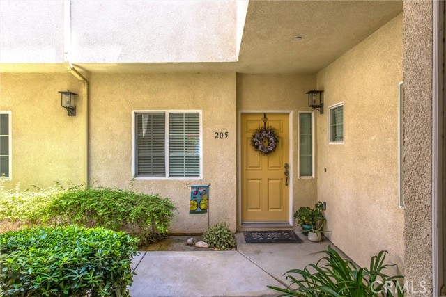93 Kansas Street, Redlands CA: https://media.crmls.org/medias/517ea9c7-7935-42ed-a248-b18aa202938a.jpg