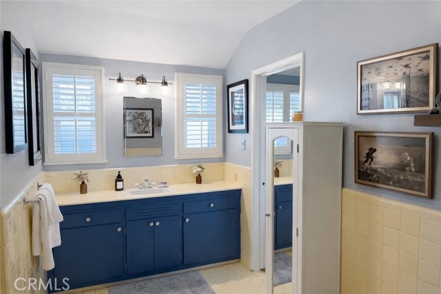 Detail Gallery Image 9 of 21 For 2612 Roscomare Rd, Los Angeles,  CA 90077 - 3 Beds | 2 Baths