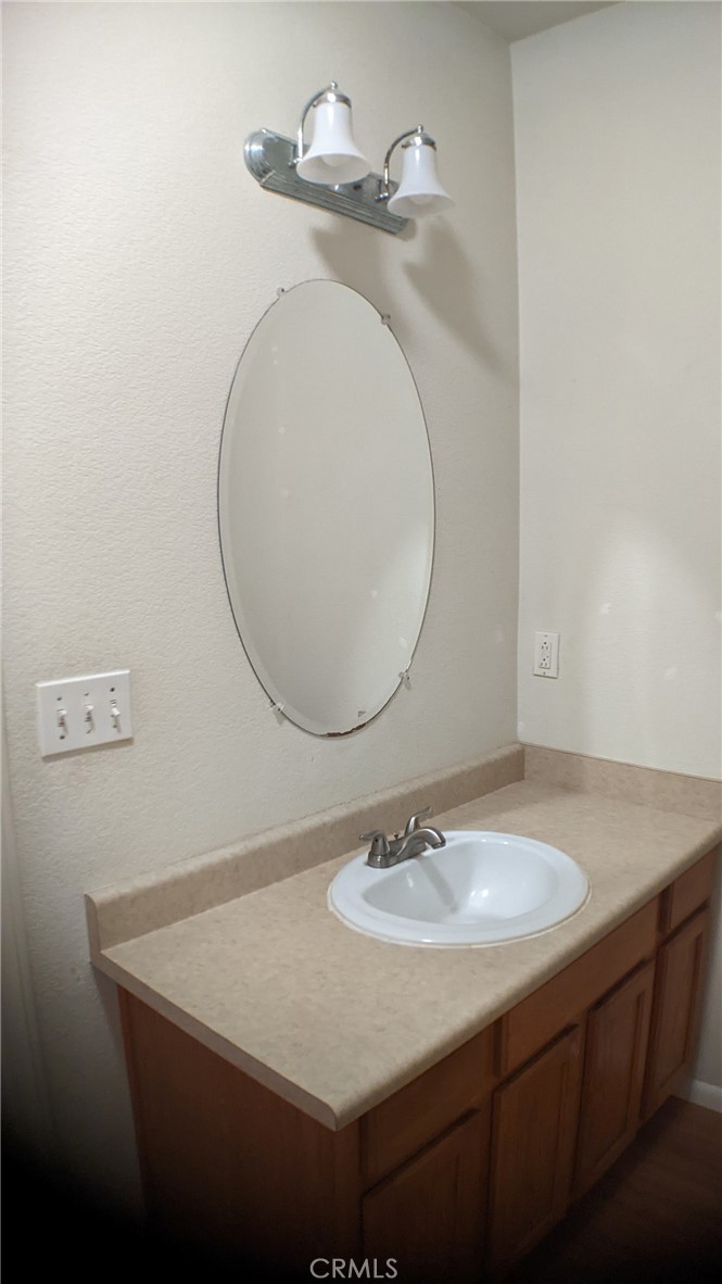 https://media.crmls.org/medias/517f70c4-437a-40bd-add3-22aaeb2f2fba.jpg?preset=X-Large