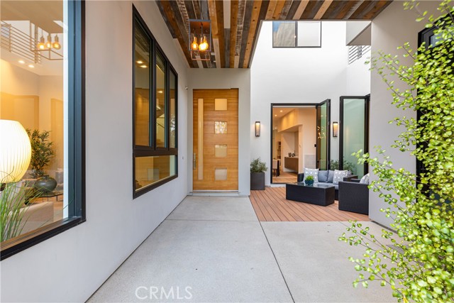 Detail Gallery Image 4 of 49 For 4175 Greenbush Ave, Sherman Oaks,  CA 91423 - 5 Beds | 6 Baths