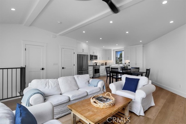 2406 Silverstrand Avenue, Hermosa Beach CA: https://media.crmls.org/medias/51814cb6-dff1-441d-ac0e-6584b042dea7.jpg