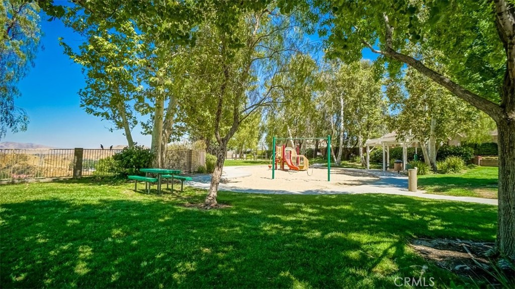 https://media.crmls.org/medias/51820476-7619-4152-aa25-2903e011a59d.jpg?preset=X-Large
