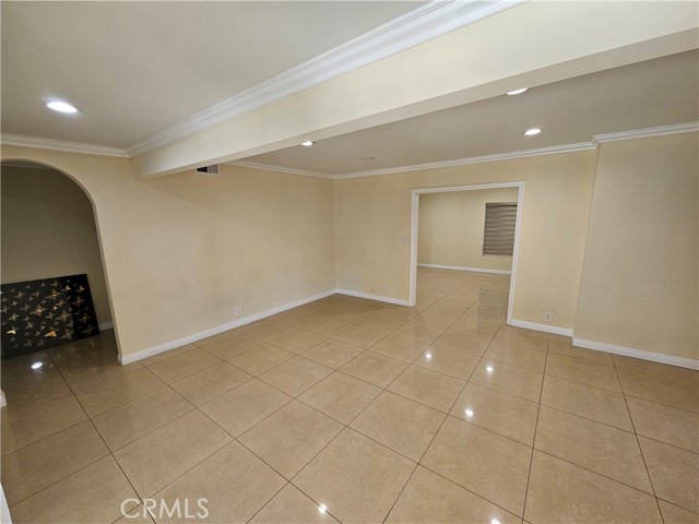 Detail Gallery Image 4 of 25 For 13824 Valerio, Van Nuys,  CA 91405 - 3 Beds | 3 Baths