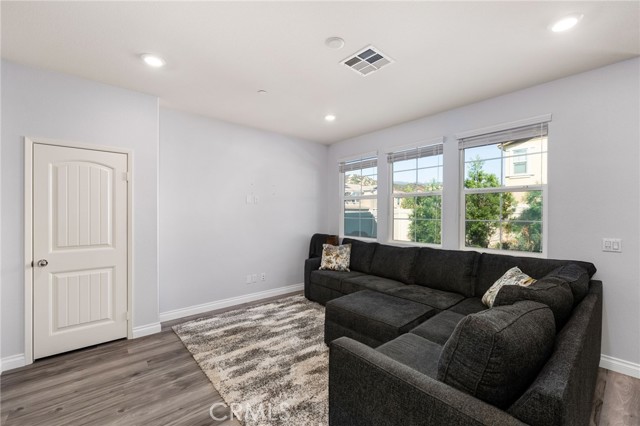 Detail Gallery Image 12 of 40 For 17181 Gray Pine Pl, San Bernardino,  CA 92407 - 3 Beds | 2/1 Baths