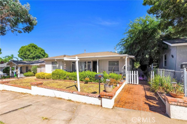 222 W 8th Avenue, Escondido CA: https://media.crmls.org/medias/5182b588-b901-4dab-8ea0-83f3d4e20910.jpg