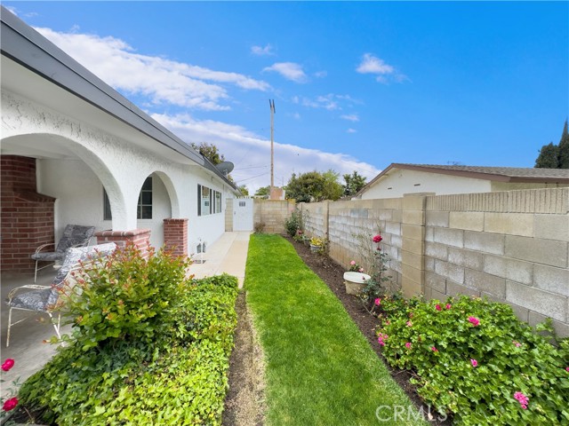 Detail Gallery Image 4 of 22 For 1626 W Pine St, Santa Ana,  CA 92703 - 3 Beds | 1/1 Baths