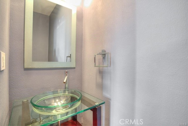 Detail Gallery Image 33 of 35 For 1601 Hilts Ave #3,  Los Angeles,  CA 90024 - 2 Beds | 2/1 Baths