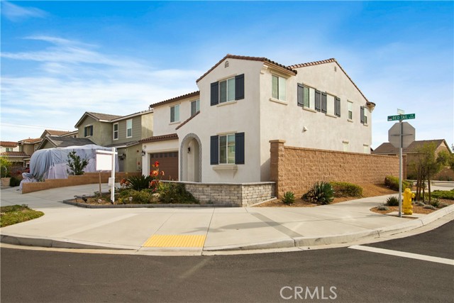 Detail Gallery Image 3 of 45 For 16995 Red Tail Ln, Fontana,  CA 92336 - 3 Beds | 2/1 Baths